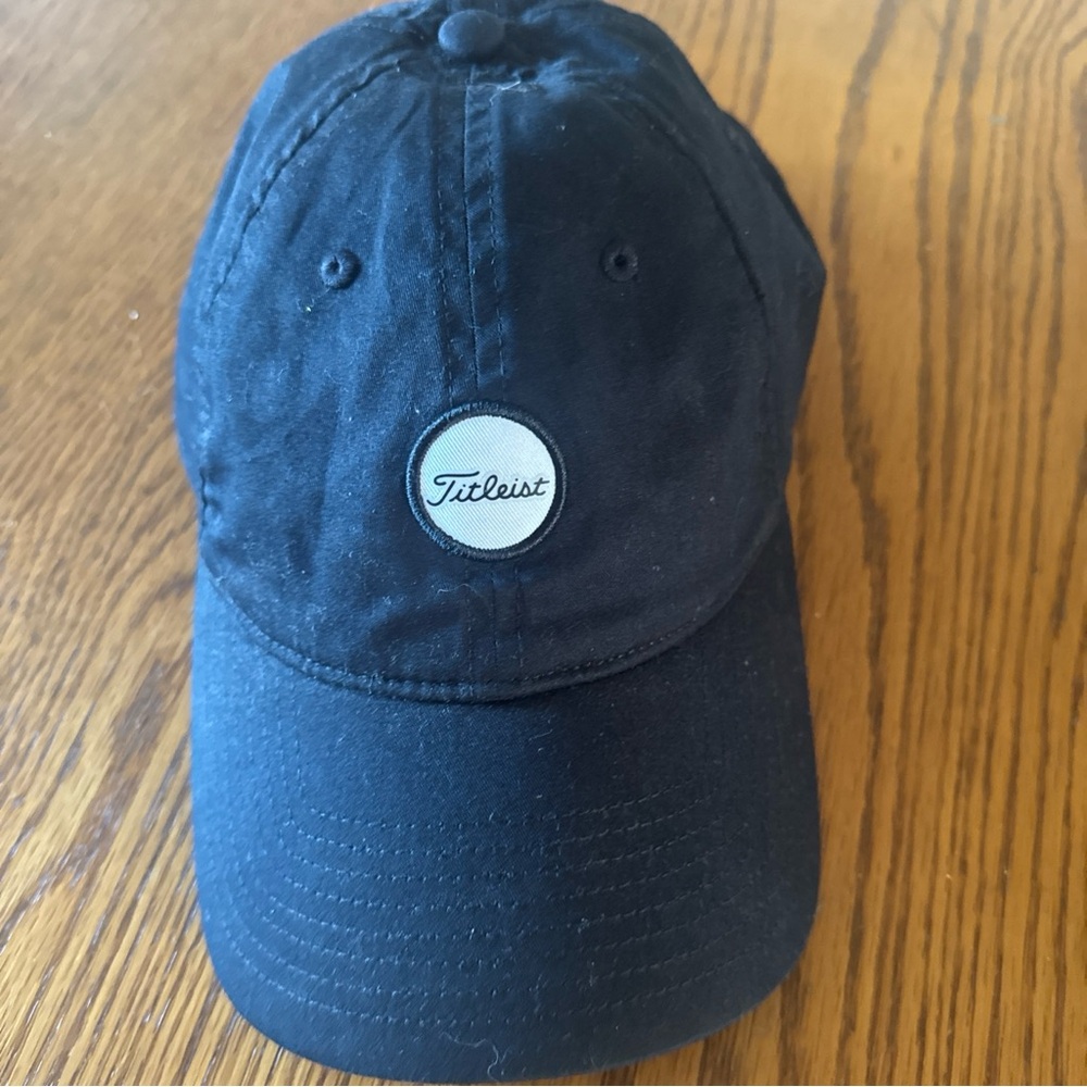 Titleist Black Cap
